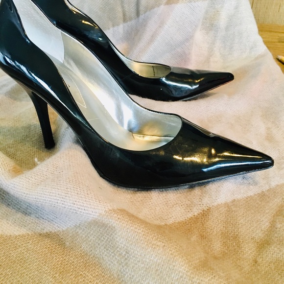 Guess Patent Leather Pumps - Picture 2 of 8